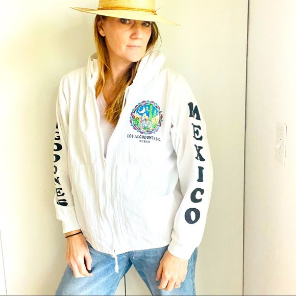 Tops - 90s Tourist Hoodie Mexico Desert Scene Beach Vibes, Summer Style Medium Fit